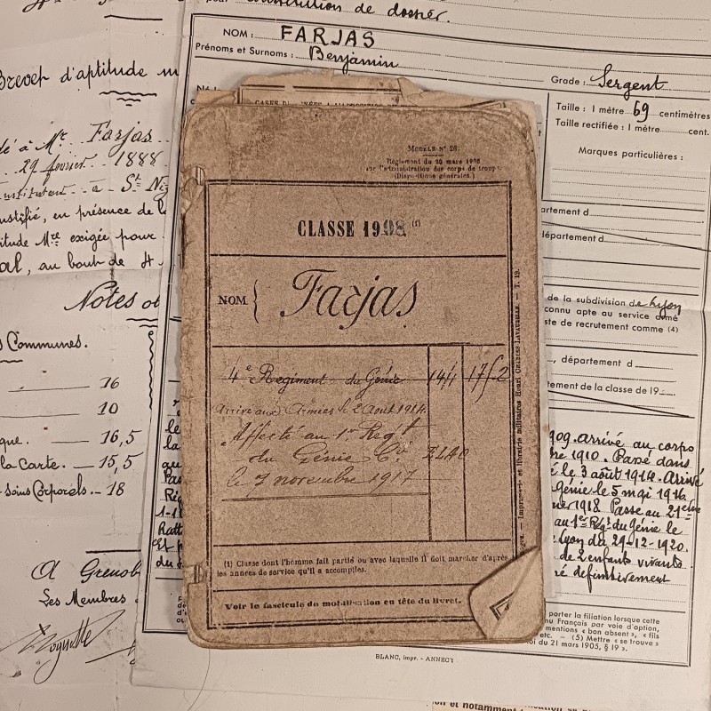 SOUVENIR D'UN CAPORAL DU GENIE ENTRE 1909 ET 1937 LIVRET PAPIER DIPLOMES PHOTOS CERTIFICATS ET PERIODE 1914 1918